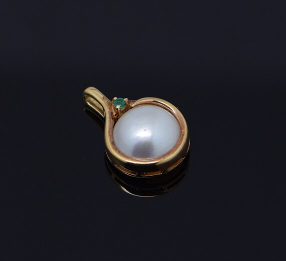 14K Yellow Gold Mabe Pearl and Emerald Pendant - image 1