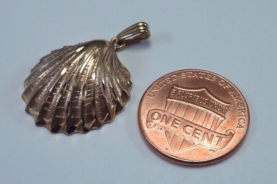 14K Yellow Gold "Shell" Pendant - image 2