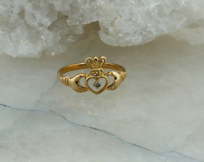 Claddagh Pendant in Rhodium-Plated 14k Yellow Gold