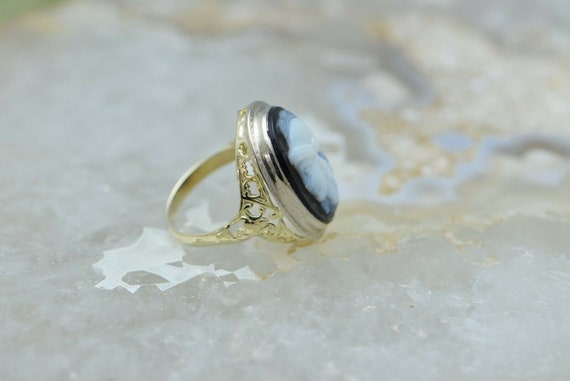 Vintage YG Black and White Onyx Cameo Ring Size 4… - image 3