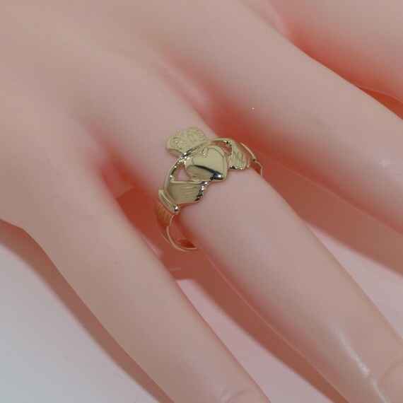 14K Yellow Gold Claddagh Ring, Ring size 10.25 - image 8