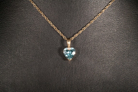14K Yellow Gold Necklace With a Greenish-Blue Hea… - image 2