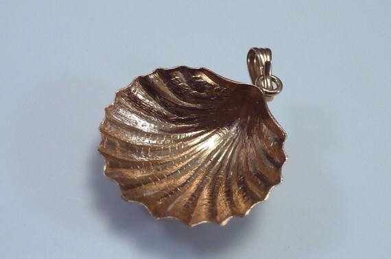 14K Yellow Gold "Shell" Pendant - image 3