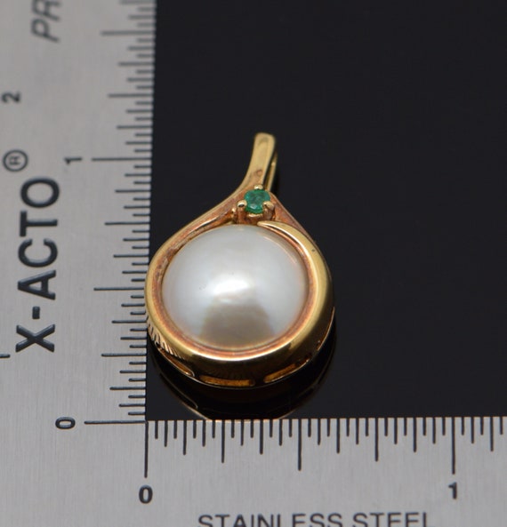 14K Yellow Gold Mabe Pearl and Emerald Pendant - image 8