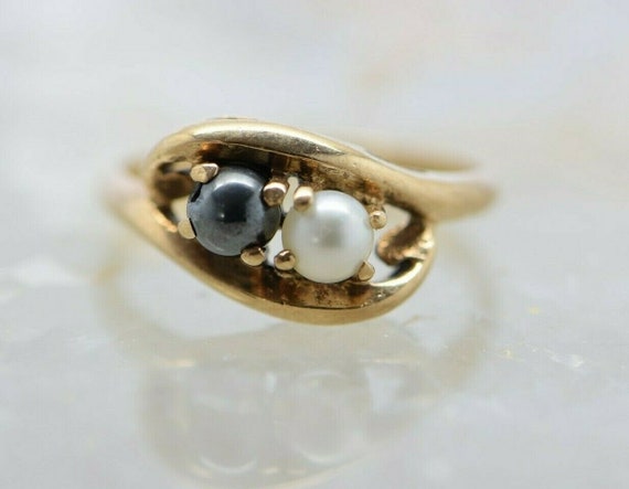 10K Yellow Gold Black and White Pearl Ring Size 5… - image 1