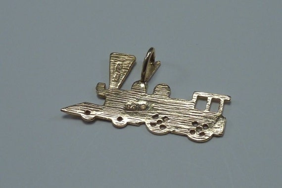 14K Yellow Gold Steam Locomotive Pendant - image 3