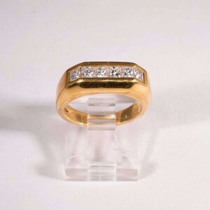 18K Yellow Gold Diamond Ring with app. 1+ct. Princess Cut Stones, size 6.25