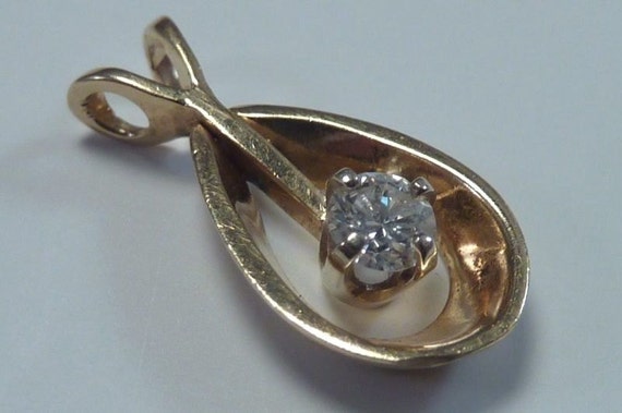 14K Yellow Gold Diamond Pendant app. .15 ct. - image 1