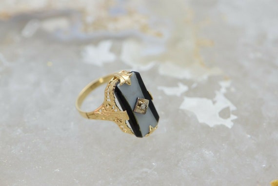 14K Yellow Gold Retro Onyx Filigree Ring Diamond Center Ring