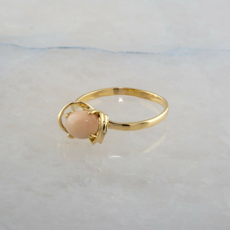 14K Yellow Gold Coral Ring Size 8.5