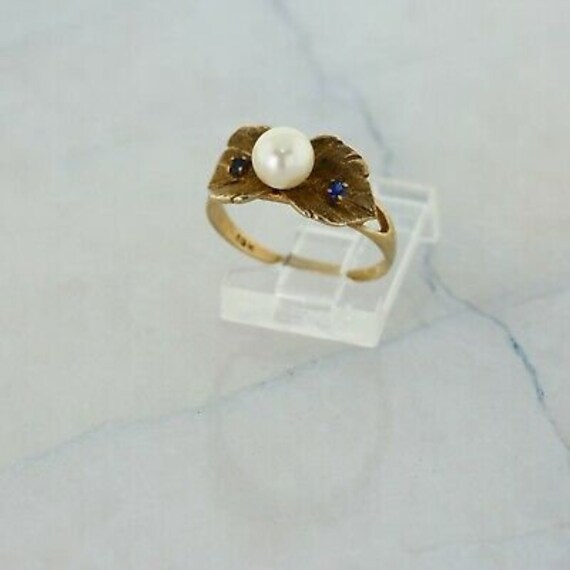 10K Yellow Gold Pearl and Sapphire Ring Size 6.5 - image 4