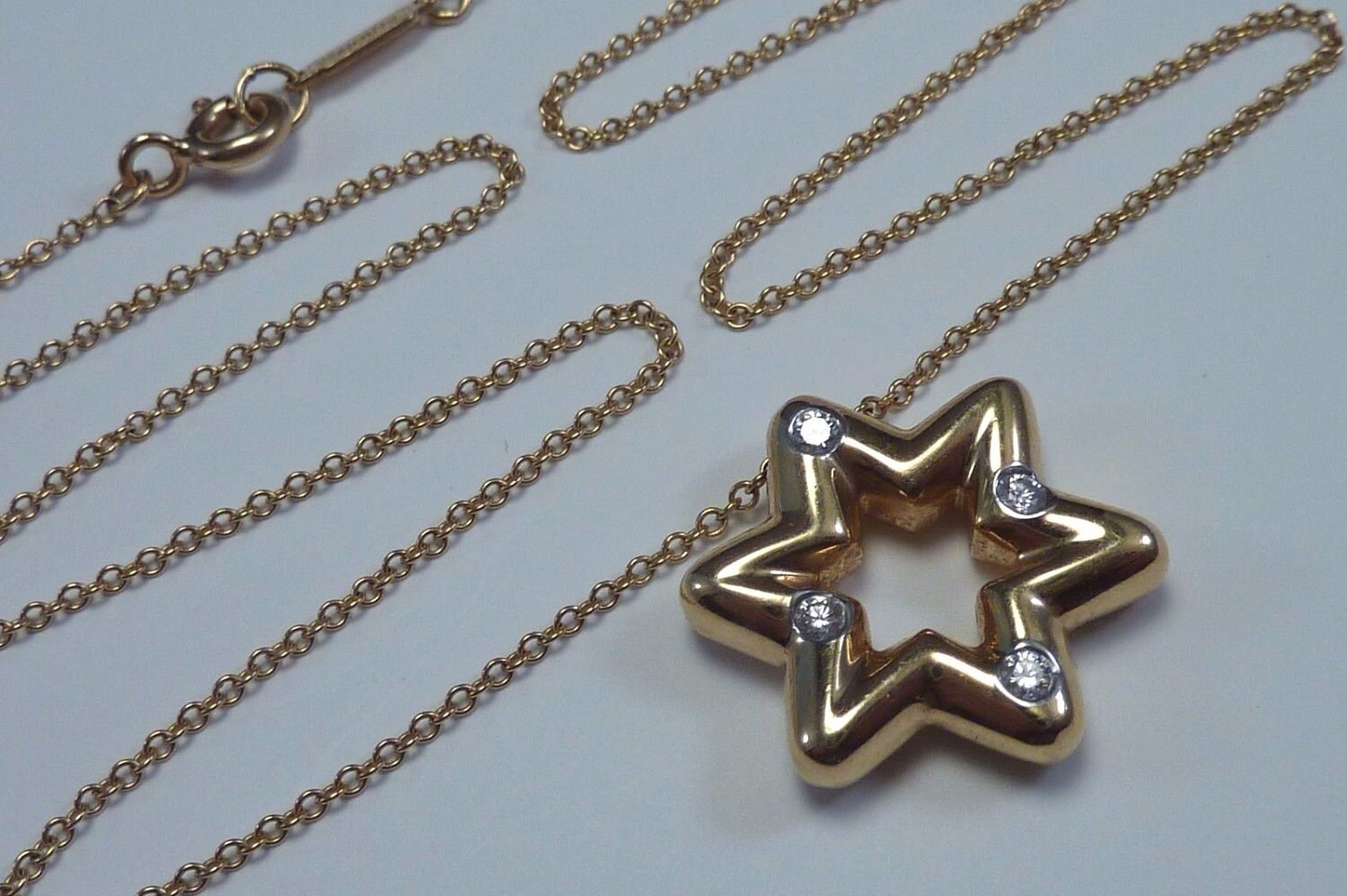 18k Yellow Gold Tiffany and Co star of 