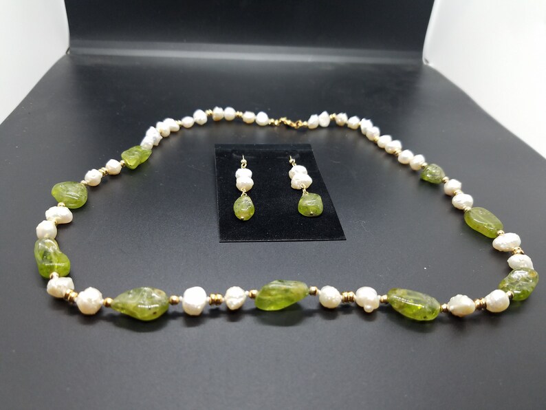 Peridot Nuggets and Baroque Fresh-Water Pearls image 3