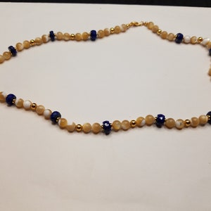 Perlmutt und Lapislazuli