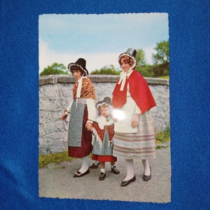Postal Vintage Tres Chicas En Trajes Nacionales Galeses
