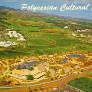 Hawaiianische Ansichten des Polynesianischen Kulturzentrums Oahu Vintage Farbe Postkarte 1951