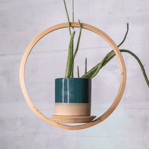 Suspension pour plante ronde en bois, plante aérienne, style bohème vintage.