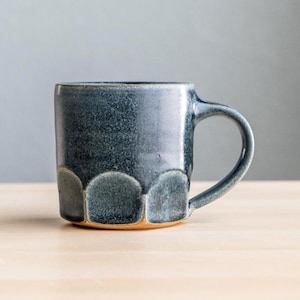 Taza de cerámica facetada hecha a mano - Evergreen