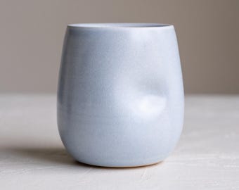 Copa de vino de cerámica artesanal con hoyuelos - Azul celeste