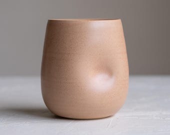 Copa de vino de cerámica con hoyuelos hecha a mano - Canyon