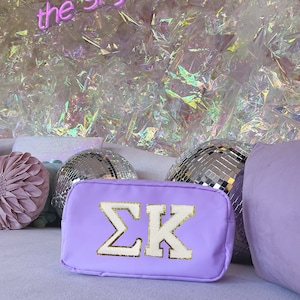 Signa Kappa Nylon Make-up Reisetasche, Glitter griechischer Buchstabe Chenille Patch, Lila Sorority Tasche, Kosmetiktasche, großes kleines offenbaren Geschenk