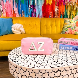 Delta Zeta Nylon Make-up Reisetasche, Glitzer griechischer Buchstabe Chenille Patch, Rosa Sorority Tasche, Kosmetiktasche, großes kleines offenbaren Geschenk