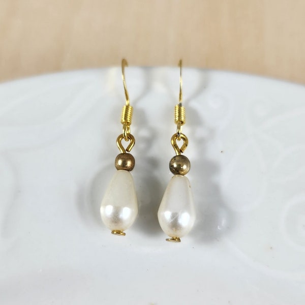 Teardrop pearl earrings,  handmade earrings, small earrings, dainty earrings dangle earrings,