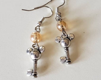Orecchini pendenti con chiave di topo in argento: orecchini boho con perline fatti a mano