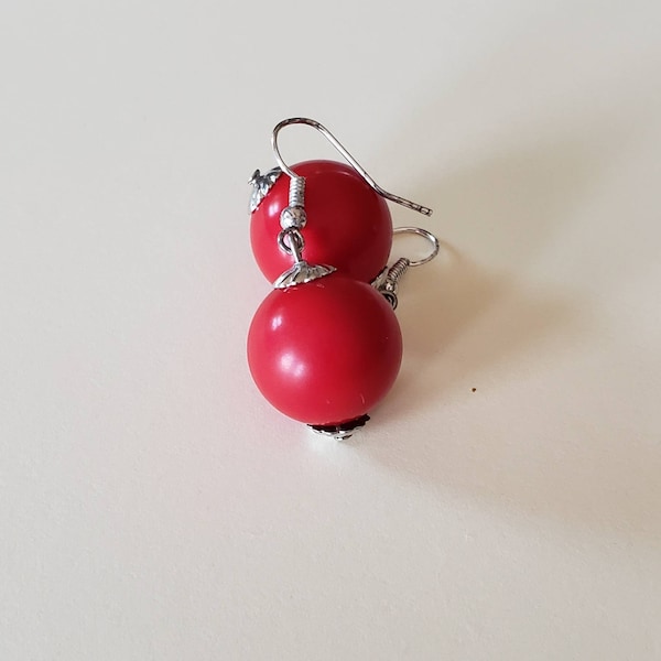 Rote Ohrringe, rote Runde Perlenohrringe, rote Kugel Ohrringe, klobige Perlenohrringe, rot, Ohrringe, handgefertigt