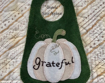 Grateful , Door Knob Hanger, Wool Kit , Paper Pattern, Wool Applique