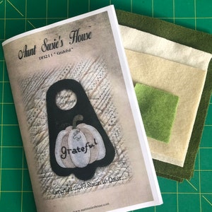 Grateful , Door Knob Hanger, Wool Kit with Paper Pattern, Wool Applique