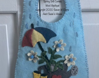 Spring Still Comes, Digital Download, Wool Applique by Aunt Susie's House, Designer Susan W. Davis, Door Knob Hanger, DH204