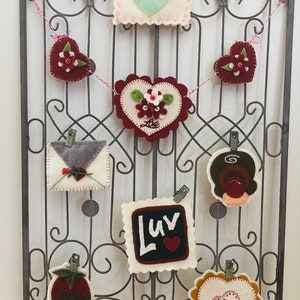 Iron Gate, Size: 18 inch x 26 inch,Display for Wool Ornaments