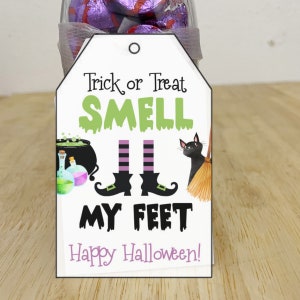 Süßes oder Saures riechen meine Füße Halloween druckbare Halloween Leckerli Tasche Geschenkanhänger, Halloween Geschenkanhänger, Kinder Halloween Geburtstag Mitbringsel