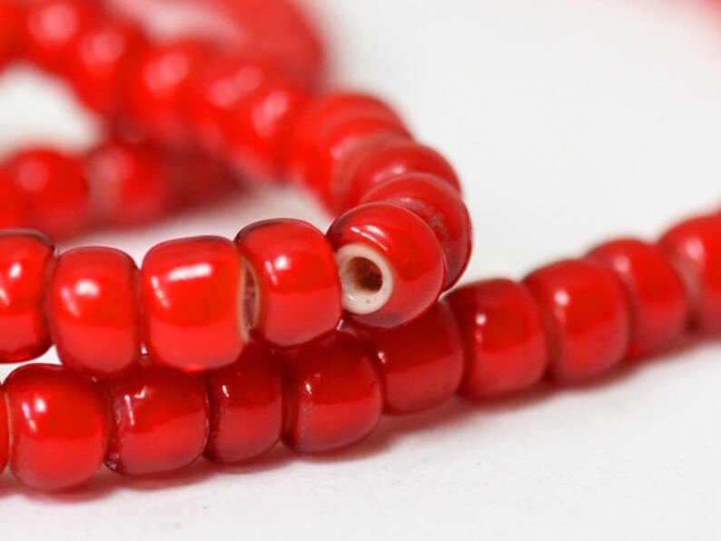String of antique beautiful red medium size white hearts beads \u3010Free shipping\u3011 \u3010EB20003-2\u3011