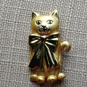 Vintage AJC Gold Tone Metal Cat Pin