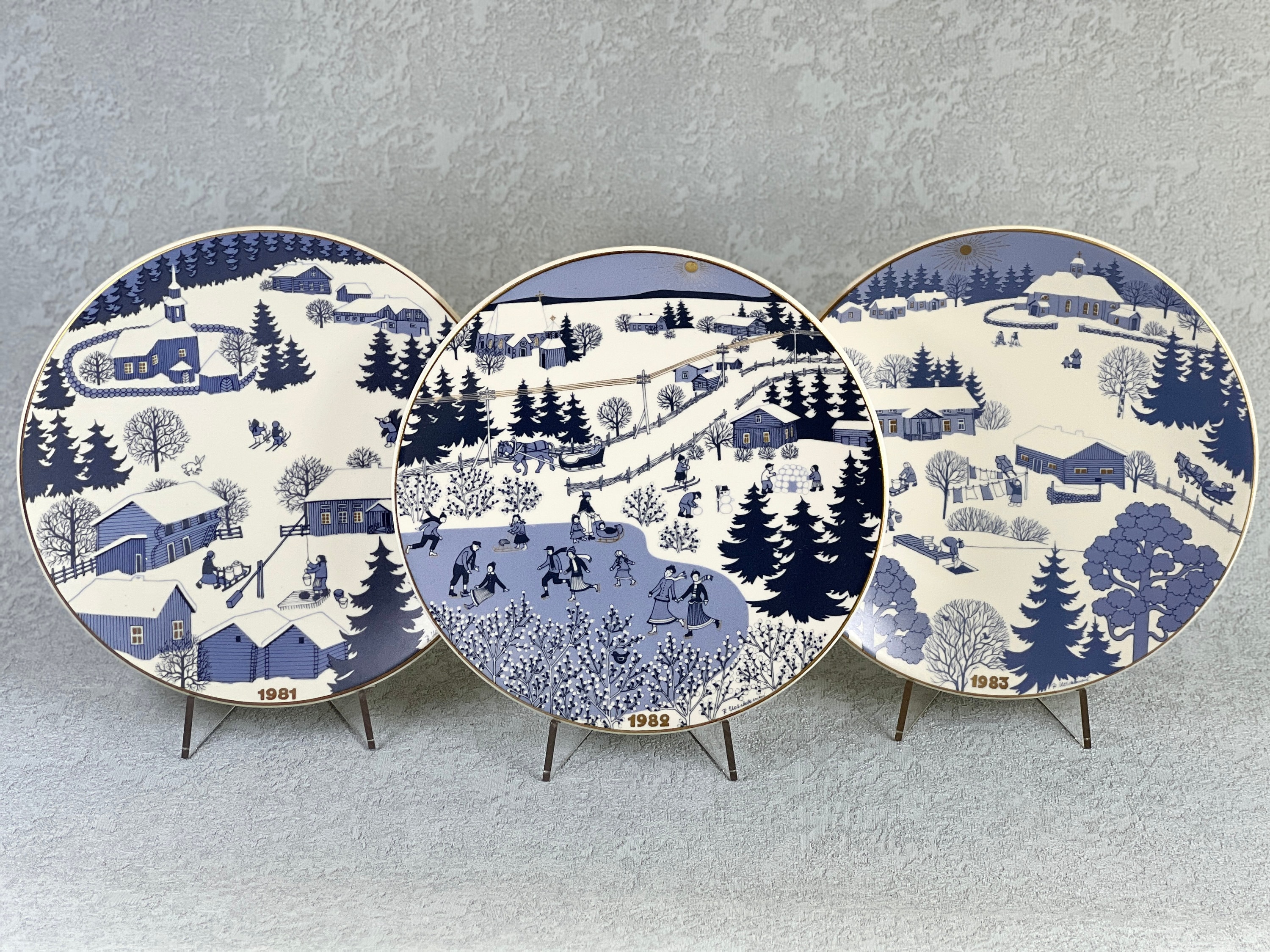 ARABIA Finland Collection of Christmas Plates Designed by Raija