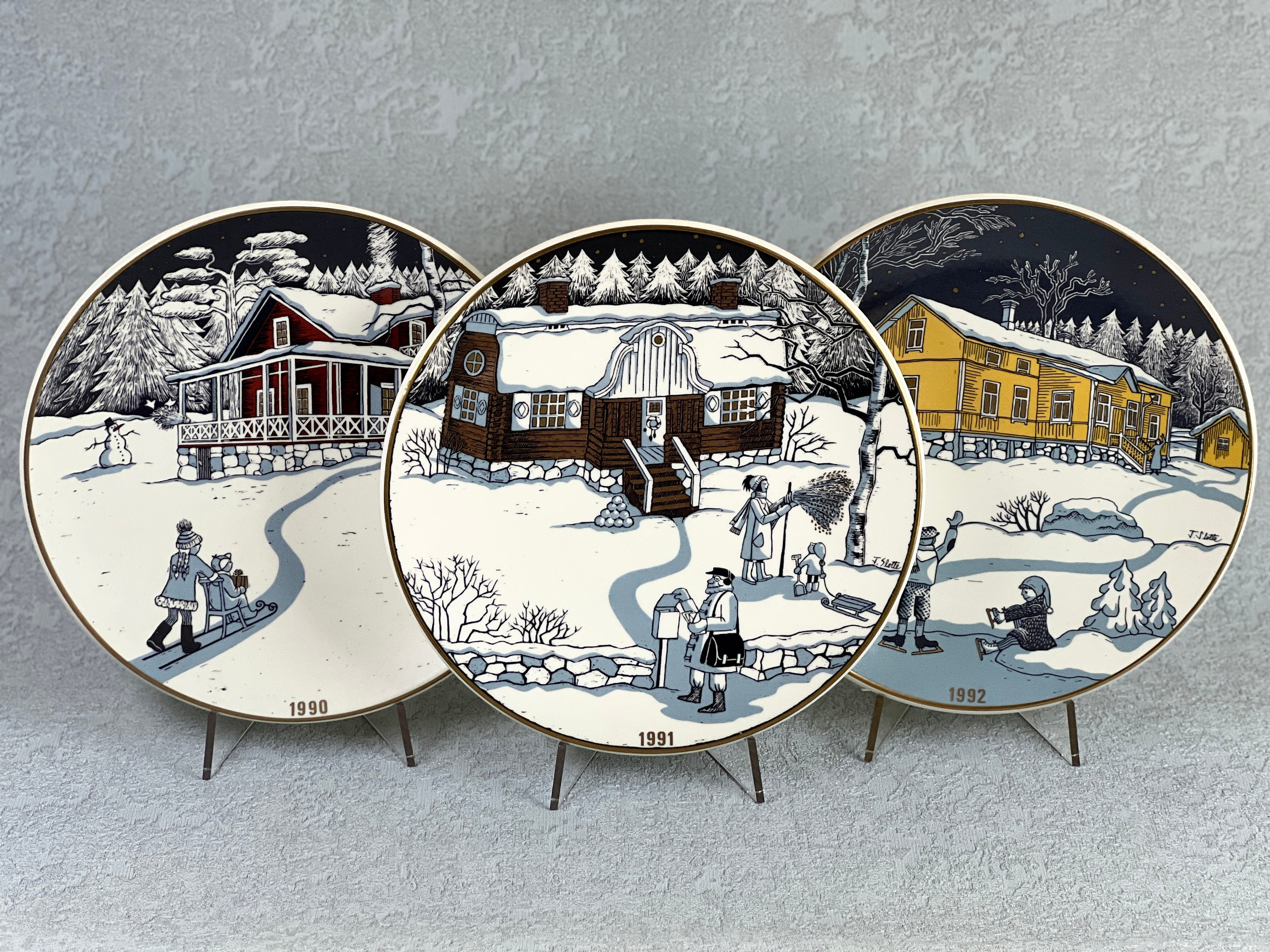 ARABIA Finland Collection of Christmas Plates Designed by Raija