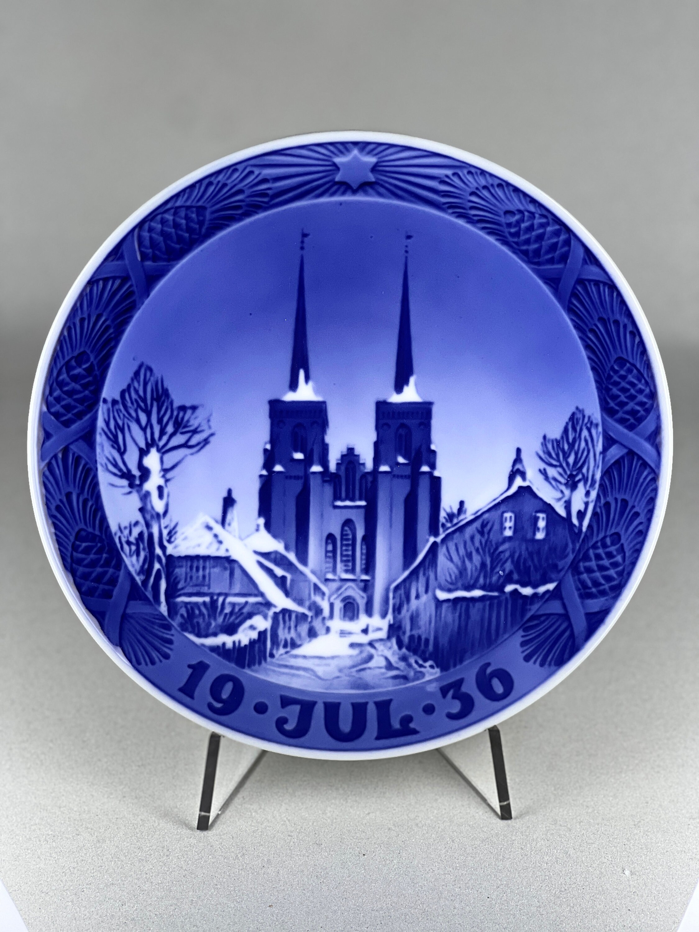 Amazon.com: Royal Copenhagen Collectibles Christmas Plate