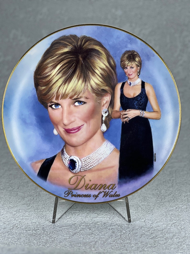 DIANA: Una mujer con estilo, DIANA Princesa de Gales por James Griffin, The Bradford Exchange. Completely Charming