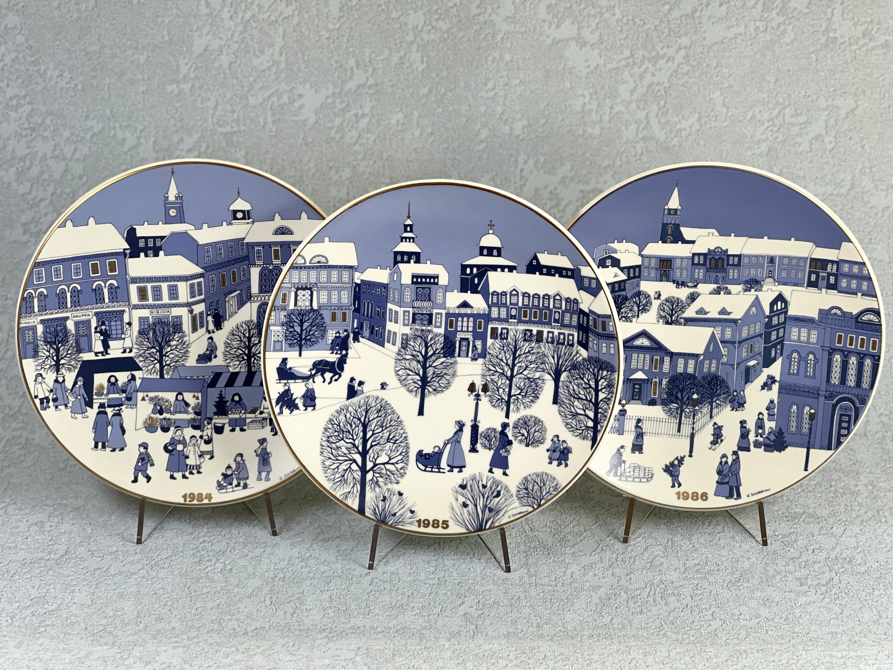 ARABIA Finland Collection of Christmas Plates Designed by Raija