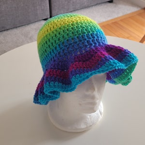 Crochet Wavy Bucket Hat