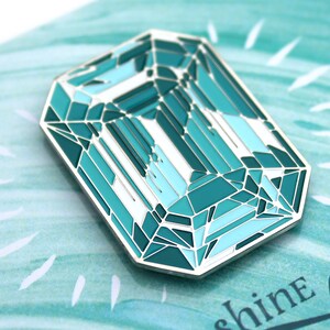 Emerald Pin - Gem Hard Enamel Green Pin -  Diamond Collar Brooch - Birthstone Badge Gift - Gem Pin - Diamond shaped pin - Gemstone Pin