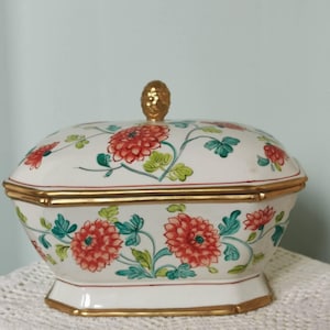 Boîte de chocolats Capodimonte, bonbonnière, plat avec couvercle en porcelaine italienne, souvenir, cadeau pour elle, cadeau de mariage, boîte à bijoux