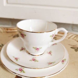 Trio de thé / café ou petit-déjeuner vintage, porcelaine anglaise florale, ensemble de thé en porcelaine rose rose des années 1950