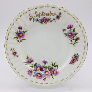 Royal Albert September Flower Plate: Michaelmas Daisies, Gold Trim