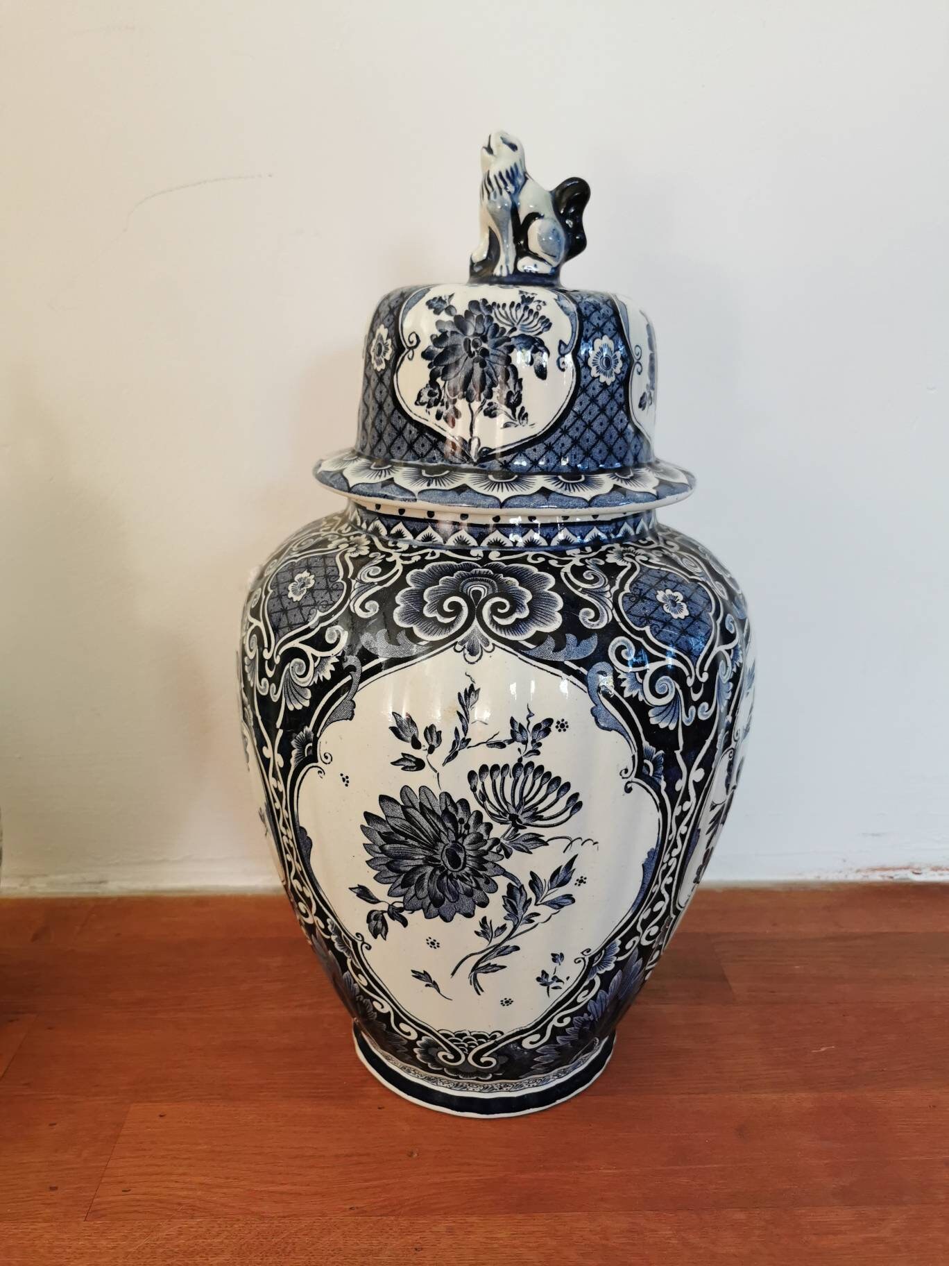 Blaue und weiße Keramik Urne blau delft Deckel Vase von Boch | Etsy
