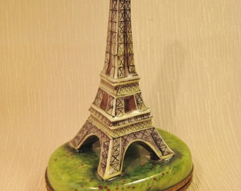 Limoges porcelain box in miniature. Tower Eiffel. Hand painted