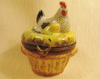 Limoges porcelain box in miniature. Hen with basket. Hand painted