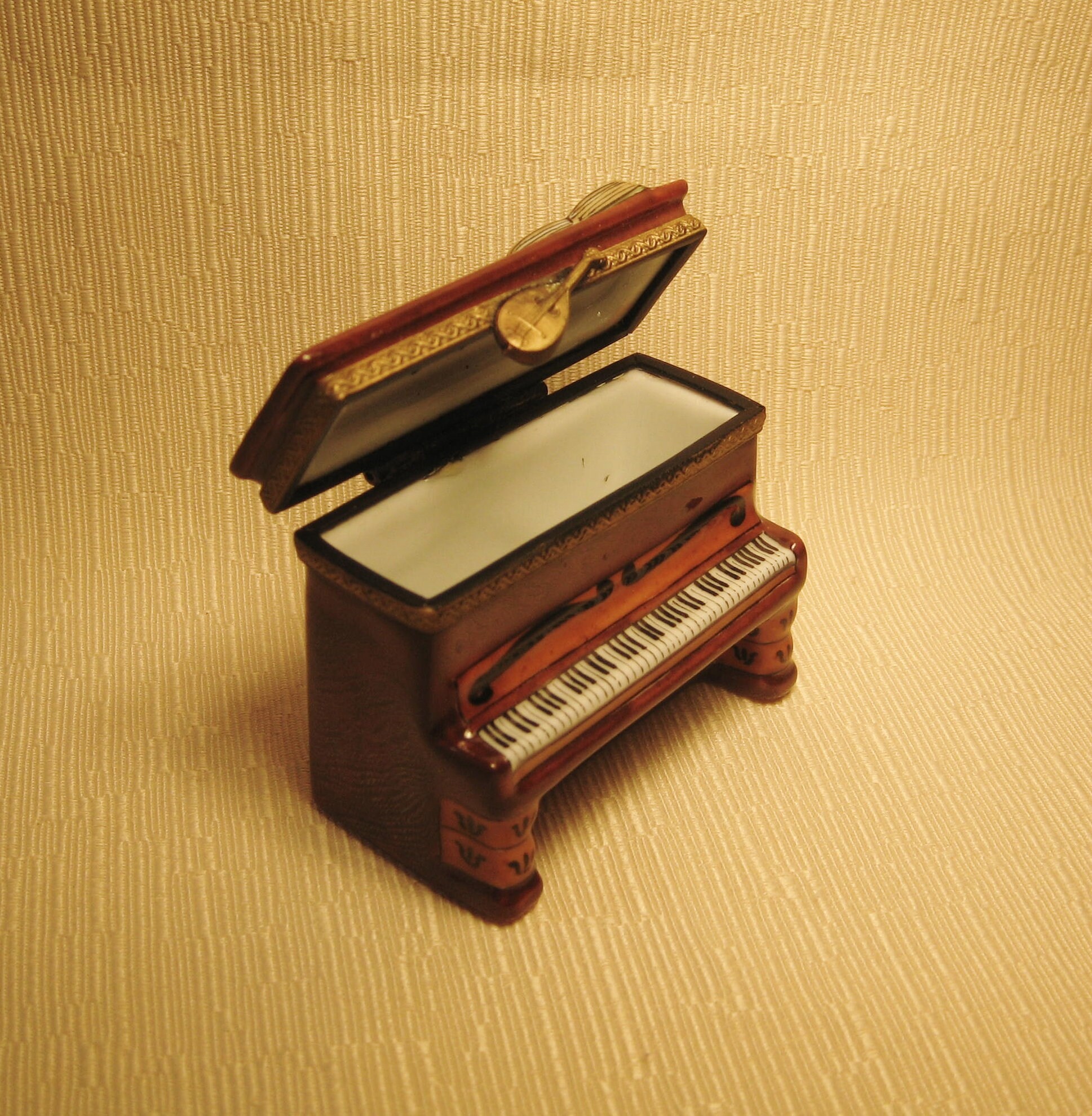 Limoges porcelain box in miniature. Hand painted. Vertical piano